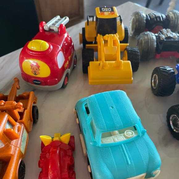 LOT OF 19 MISC TOY VEHICLES KIDS PLAY - Picture 7 of 10